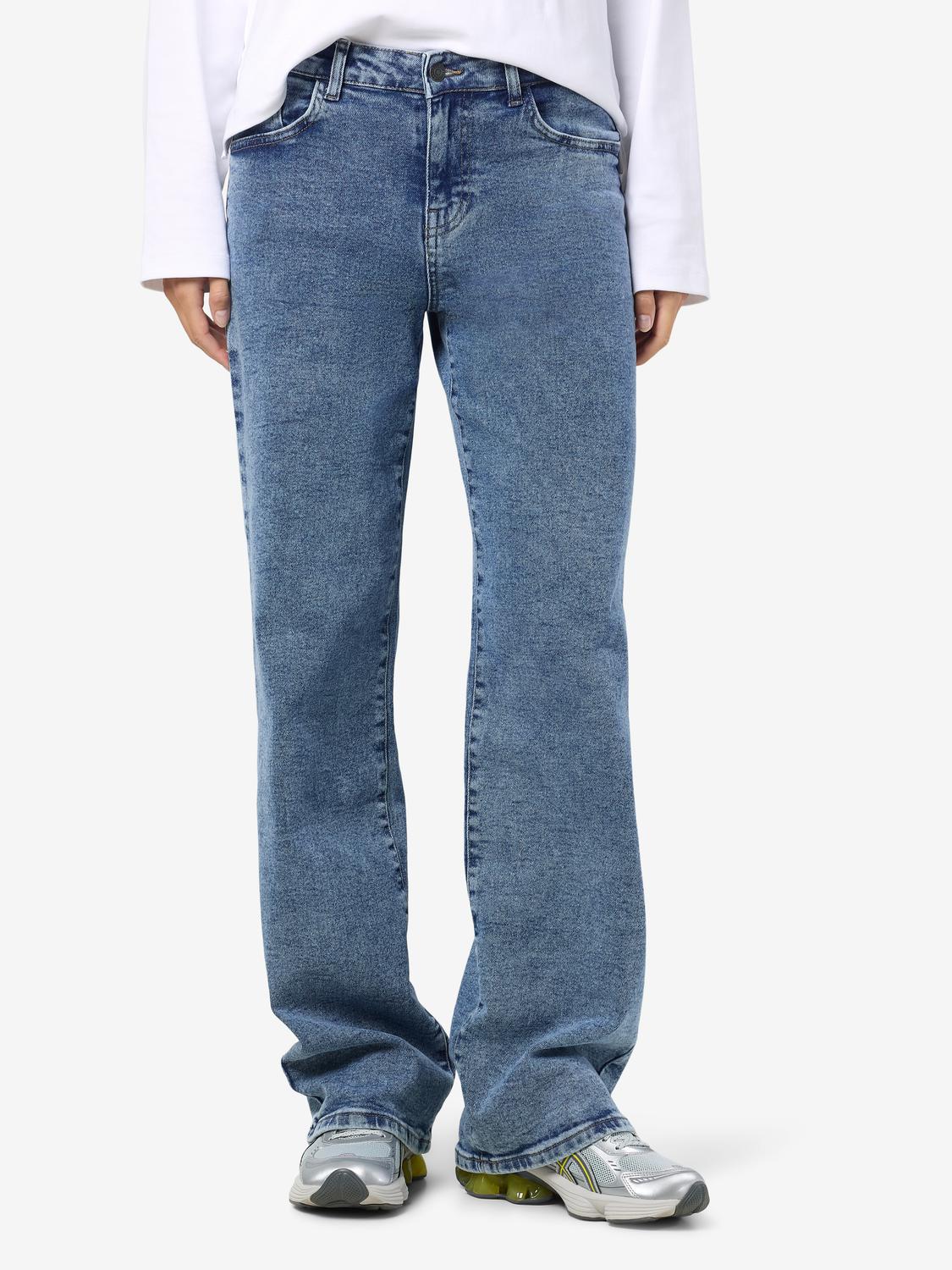 model_shot-front